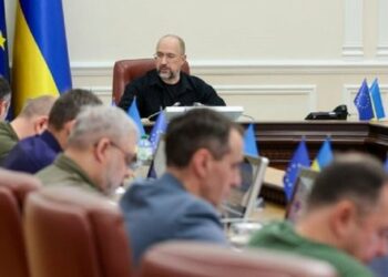 Кабмін затвердив розмір щомісячних доплат для захисників під час війни