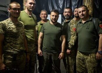 Володимир Зеленський відвідав бригади, які ведуть наступальні дії в межах ОТУ «Соледар»