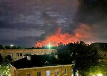 Розслідувачі опублікували нові супутникові знімки аеродрому в Пскові після атаки дронами