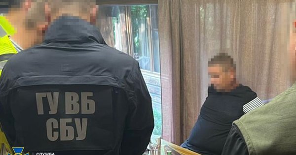 На Буковині бізнесмен пропонував 5000 доларів працівнику СБУ за вільний доступ до частини ЗСУ
