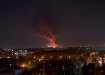 В окупованому Донецьку палають цистерни з пальним (відео)