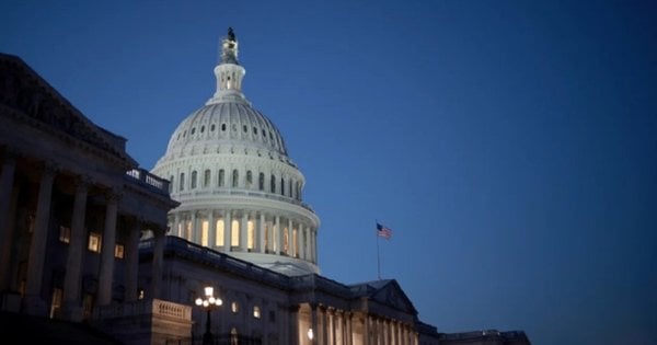 Сенат США відклав святкові канікули, щоб продовжити переговори про допомогу Україні