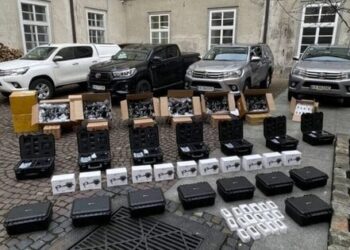 Львів передав військовим машини і дрони на 16,5 млн грн