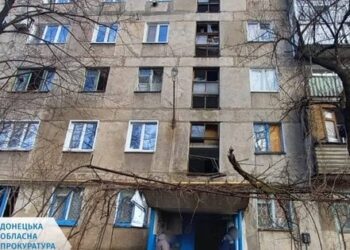 Росіяни атакували житлові будинки у донецькому Торецьку, є загиблий