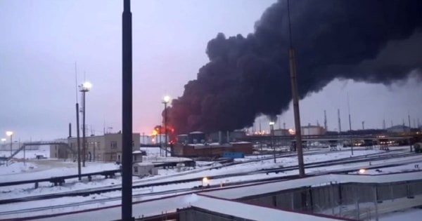 Невідомі БПЛА атакували нафтопереробний завод у Рязані (відео)