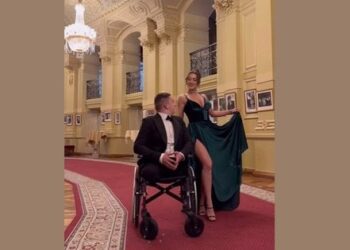 Відома порноакторка із Львівщини знялась з пораненими військовими для благодійного календаря