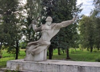 У Коломийській громаді демонтують ще три радянські монументи