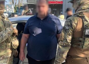 На Херсонщині СБУ затримала таксиста за спроби навести російські дрони на локації Сил оборони