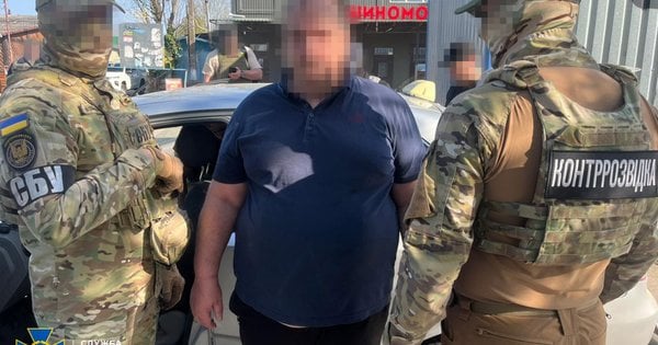 На Херсонщині СБУ затримала таксиста за спроби навести російські дрони на локації Сил оборони