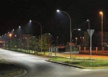 Через масові обстріли вуличне освітлення в Чернівцях працюватиме лише в центрі міста