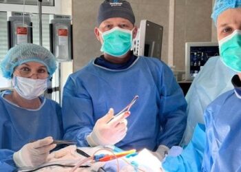 Рівненські лікарі врятували 37-річного військового з важким пораненням у шию