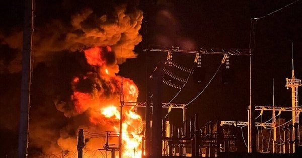 Невідомі безпілотники атакували нафтобази та підстанції в Росії