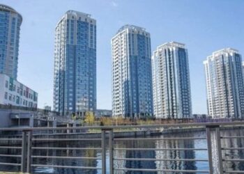 У Києві з 24 поверху елітного ЖК впав чоловік (відео)