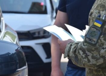 На Рівненщині судили засновника благодійного фонду, через який 38 чоловіків втекли за кордон