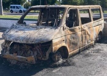 Журналістка вказала на зв'язок між підпалами військових авто та важливими подіями