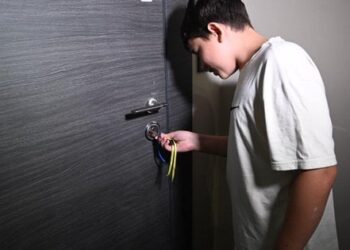 Родині повернутого з російського полону 12-річного маріупольця подарували квартиру в Ужгороді