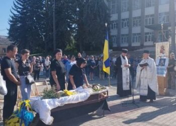 В Острозі виник скандал через поховання 39-річного солдата без військових почестей