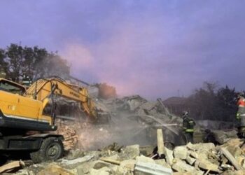 Росіяни пошкодили ракетами житлові будинки та медзаклад у Дніпрі, є загиблі