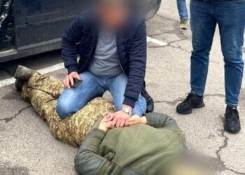 28-річний солдат з Львівщини організував втечу ухилянта за кордон лісами