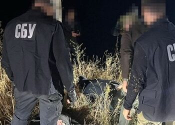 Двох російських агентів викрили на онлайн-коригуванні ракетних ударів по Україні