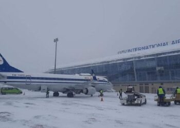 Денис Шмигаль заперечив можливість відновлення польотів з України