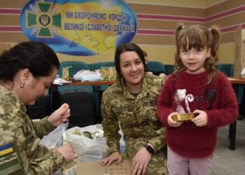 Прикордонники Львівщини разом з дітьми зібрали різдвяні пакунки для підрозділу «Шквал»