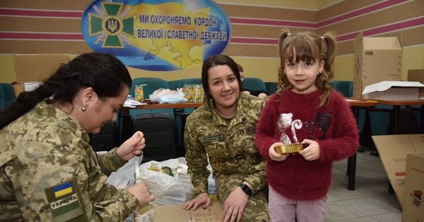 Прикордонники Львівщини разом з дітьми зібрали різдвяні пакунки для підрозділу «Шквал»