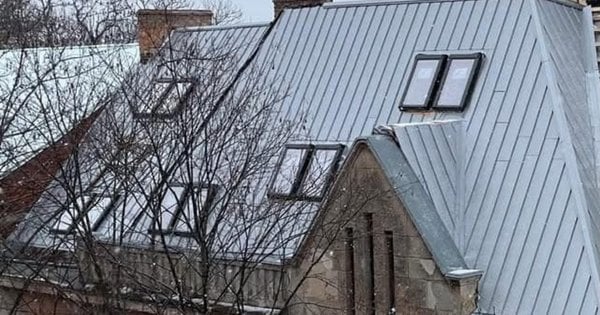 Постраждалий від російської атаки будинок у Львові ремонтує дружина депутата з Миколаєва