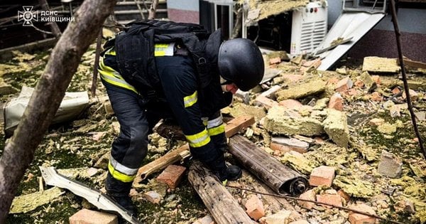 Росіяни вдарили безпілотниками по житловим будинкам на Київщині та Сумщині