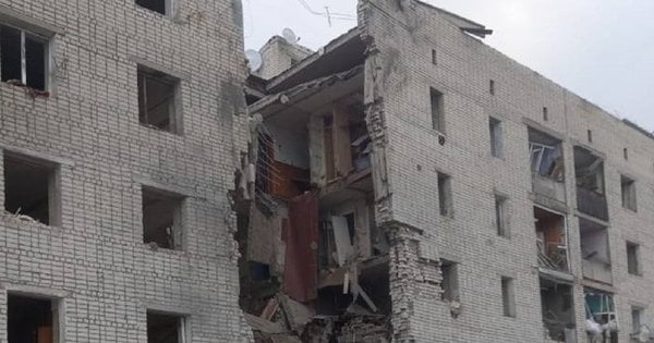 Росіяни скинули авіабомби на житловий квартал на Сумщині, п'ятеро поранених
