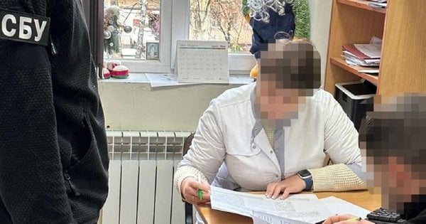 На Закарпатті двох офтальмологів викрили на оформленні фіктивних діагнозів ухилянтам