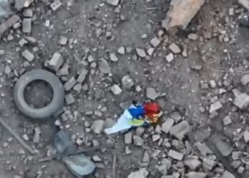 Поліцейські показали як завадили окупантам повісити російський прапор на шахту у Торецьку