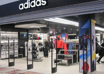 Adidas zapre trgovine in prekine operacije v Rusiji