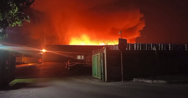 V okupiranem Donjecku je v pivovarni izbil obsežni požar