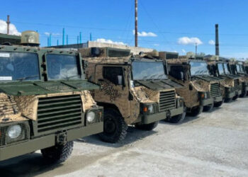 Ukrajinske oborožene sile so od anonimnega dobrotnika prejele osem oklepnih avtomobilov Pinzgauer