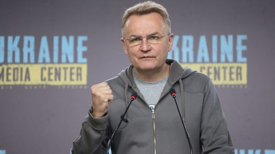 Andriy Sadovyi je pozval prebivalce, naj se združijo, da pripravijo hiše za zimo