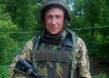Borec 24. brigade je umrl zaradi strelske krogle v Donbasu.