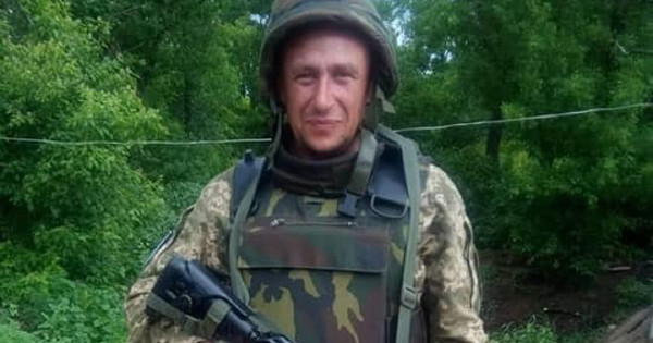 Borec 24. brigade je umrl zaradi strelske krogle v Donbasu.