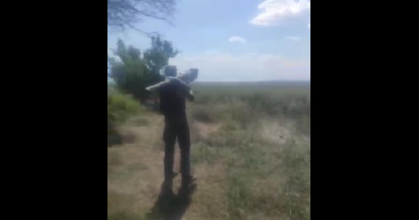 Borec nacionalne garde je sestrelil rusko letalsko letalo Su-25 iz MANPADS-a.