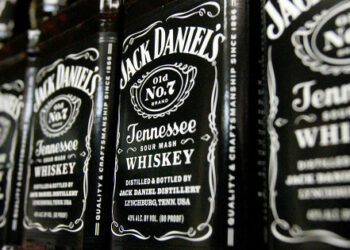 Jack Danielov proizvajalec viskija in vodke Finska preneha delati v Rusiji