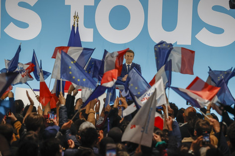 Macron je po dolgem premoru spet poklical Putina