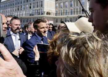 Macron pojasnil zavrnitev, da se dejanja Rusov v Ukrajini imenujejo genocid