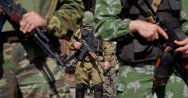 Militanti med stanovanjske stavbe postavijo topništvo in opremo – Reznikov