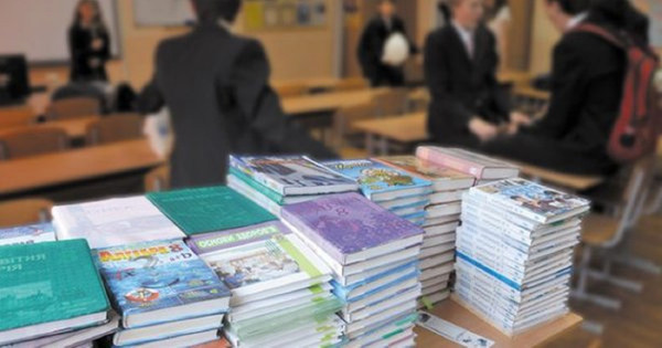 Ministrstvo za šolstvo je iz učnih načrtov odstranilo dela ruskih in beloruskih avtorjev