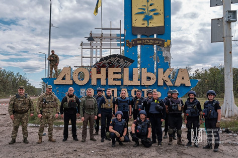 Na meji regije Donetsk in Kharkiv je dvignil modro in rumeno zastavo