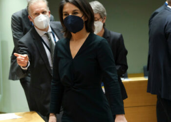 Nemški zunanji minister pozval k zagotovitvi težkega orožja Ukrajini