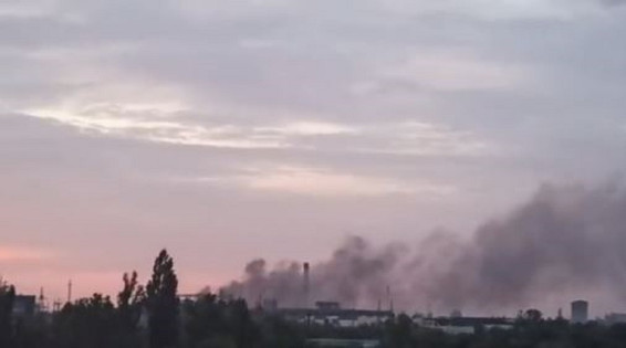 Oborožene sile Ukrajine napadle okupatorja skladišče streliva v Kakhovki