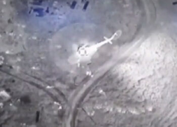 Oborožene sile Ukrajine razstrelili helikopter z Rusi na Zmiyin (video)