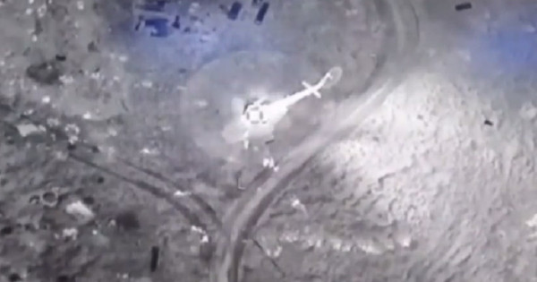 Oborožene sile Ukrajine razstrelili helikopter z Rusi na Zmiyin (video)