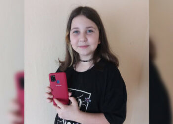 Oborožene sile Ukrajine so desetletni deklici vrnile telefon, ki so ji ga okupatorji vzeli